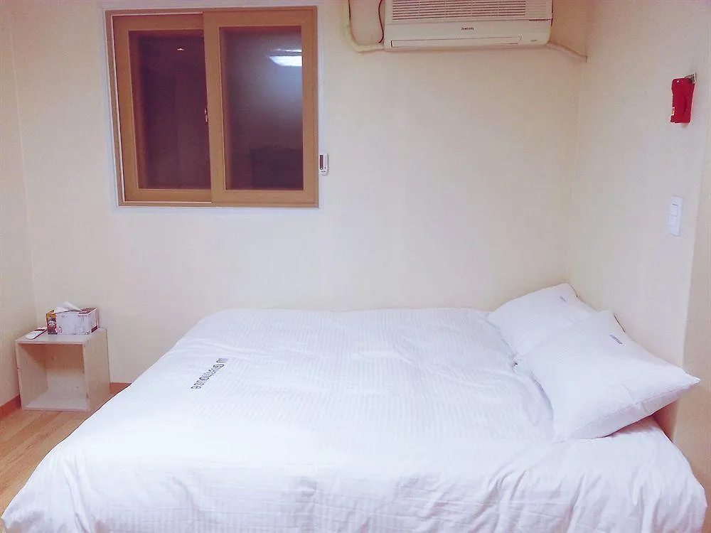 Iu Guest House Myeongdong Seoul