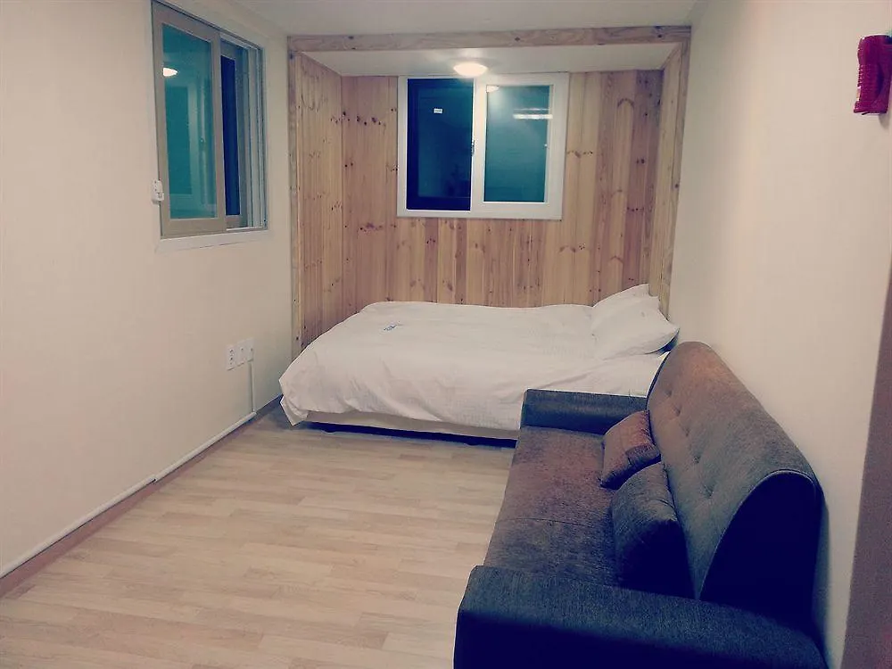 Iu Guest House Myeongdong Seoul 2*,