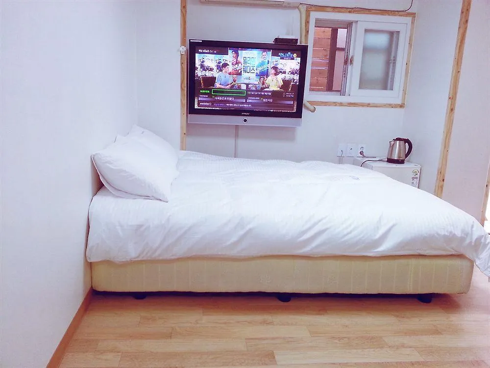Iu Guest House Myeongdong Soul